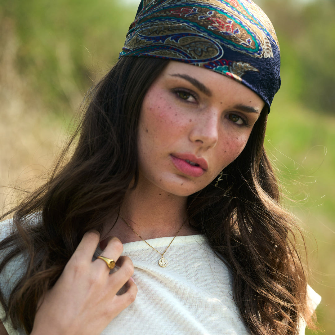 Lovely - Smiley Face Charm Dangling Necklace Gold