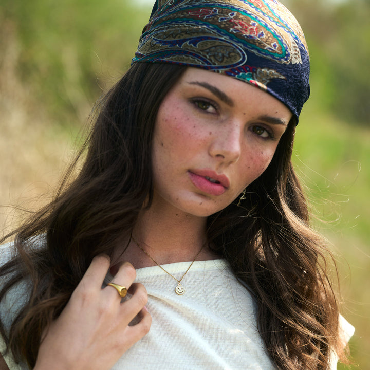 Lovely - Smiley Face Charm Dangling Necklace Gold