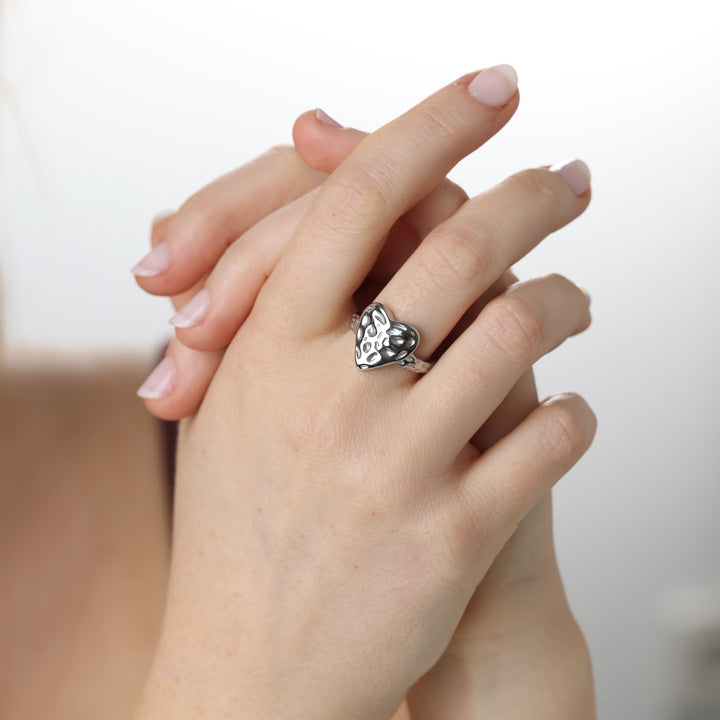Lovi - Ring mit gehämmertem Herz aus Edelstahl