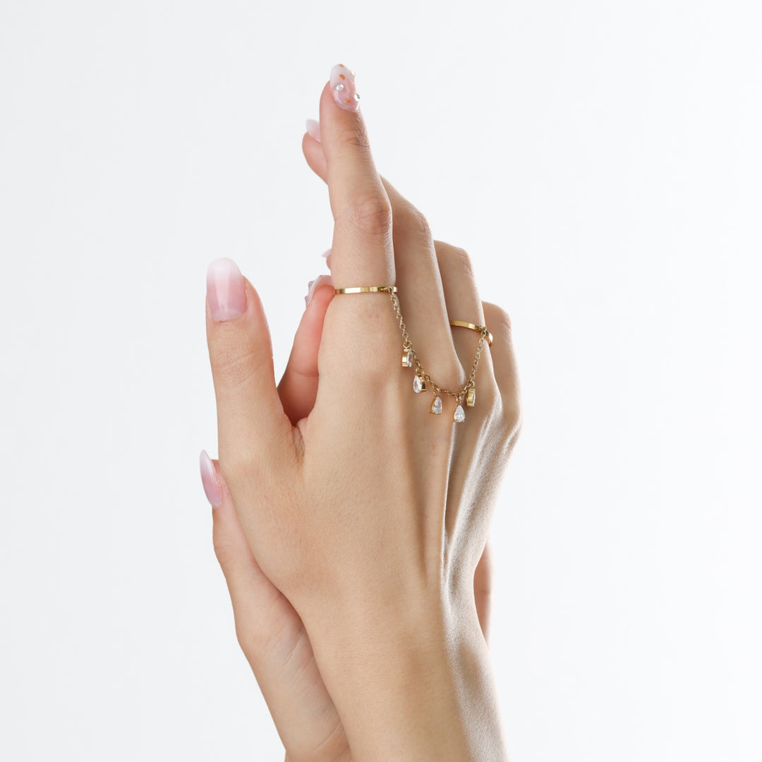 Aven – crystal chain ring in stainless steel, gold | Timi of Sweden